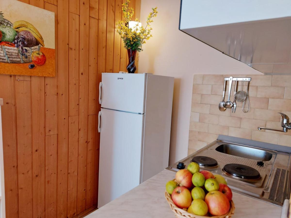 Apartments Adriatic Riviera קריקווניצה מראה חיצוני תמונה